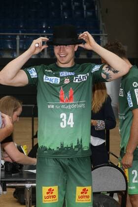 Michael Damgaard (SC Magdeburg) mit einem Hut beim Pressetermin - Handball Bundesliga Saison 2017-2018 Offizeller Fototermin SC Magdeburg in der GETEC Arena in Magdeburg - Deutschland, Handball, Mann, Maenner,12.07.2017