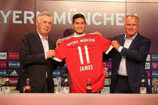 Themen der Woche - SPORT Bilder des Tages - SPORT Der FC Bayern Muenchen stellt offiziell James Rodriguez im Rahmen einer Pressekonferenz in der Allianz Arena Muenchen vor. Mit dabei sind unter anderem Cheftrainer Carlo Ancelotti, James Rodriguez und Vorstandsvorsitzender Karl-Heinz Rummenigge. Muenchen Copyright: xEngelbrecht xEibner-Pressefotox EP_met