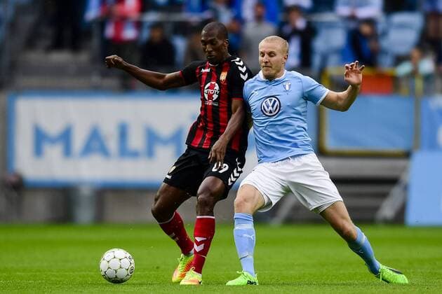 Fußball, CL Quali, Malmö FF - Vardar Skopje 170712 Malmö FFs Franz Brorsson och Vardars Johnatan Boareto Dos Reis under fotbollsmatchen i kvalet till Champions League mellan Malmö FF och Vardar den 12 juli 2017 i Malmö.  Copyright: PETTERxARVIDSON BB170712PA022