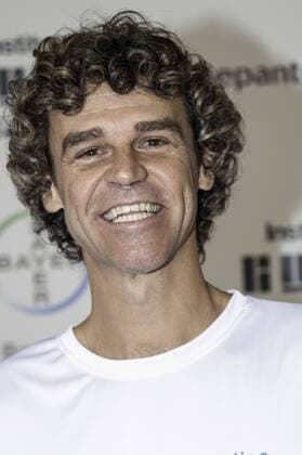 Evento de Bepantol Baby SÃO PAULO, SP - 12.07.2017: EVENTO DE BEPANTOL BABY - Gustavo Kuerten during the Bepantol Baby event, this Wednesday (12) at the Play Tennis Vila Olímpia, in São Paulo. (Photo: Fábio Guinalz Fotoarena) x1354889x  FábioxGuinalz