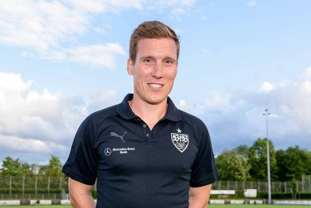 VfB Stuttgart vs. Dynamo Dresden --- Fussball --- Testspiel --- 12.07.2017 Hannes Wolf (Trainer Stuttgart), posiert, Mimik, Einzelbild, halbe Figur, Fotoshooting, Highlight