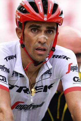 Bilder des Tages - SPORT PEYRAGUDES, FRANCE - JULY 13 : CONTADOR Alberto (ESP) Rider of Trek - Segafredo during stage 12 of the 104th edition of the 2017 Tour de France cycling race, a stage of 214.5 kms between Pau and Peyragudes on July 13, 2017 in Peyragudes, France, 13 07 2017 CYCLISME : Tour de France 2017 - Etape 12 - Pau Peyragudes - 13 07 2017 Photonews Panoramic 