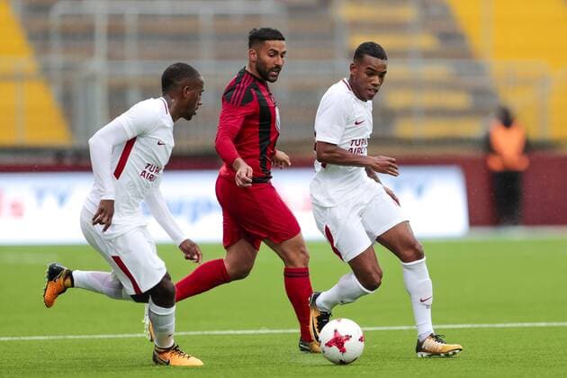 170713 Galatasarays Garry Rodrigues och Östersunds Saman Ghoddos under fotbollsmatchen i kvalet till Europa League mellan Östersund och Galatasaray den 13 juli 2017 i Östersund.  Copyright: TOBIASxNYKÄNEN BB170713TN010