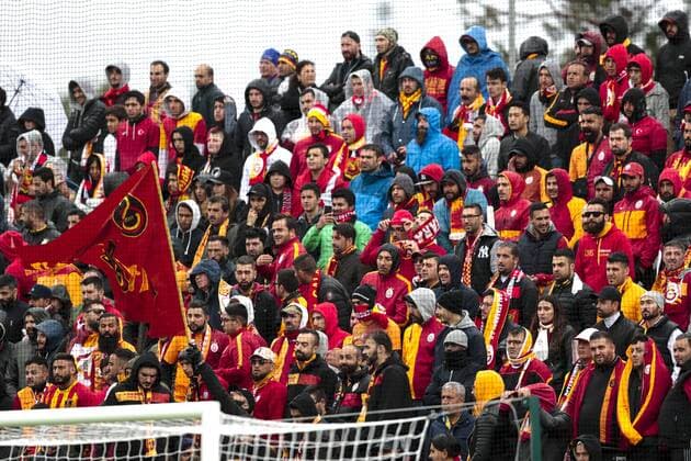 170713 Galatasarays supportrar pa läktaren under fotbollsmatchen i kvalet till Europa League mellan Östersund och Galatasaray den 13 juli 2017 i Östersund.  Copyright: TOBIASxNYKÄNEN BB170713TN014