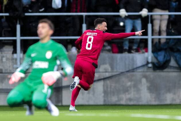170713 Östersunds Jamie Hopcutt jublar efter 2-0 under fotbollsmatchen i kvalet till Europa League mellan Östersund och Galatasaray den 13 juli 2017 i Östersund.  Copyright: TOBIASxNYKÄNEN BB170713TN031