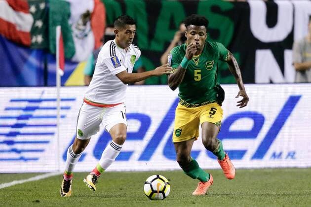 Mexico forward Elias Hernandez (L) and Jamaica defender Alvas Powell (R) battle for the ball in the second half in their CONCACAF Gold Cup match at Authority Field in Denver, Colorado, USA, 13 July 2017. Mexico - Jamaica !ACHTUNG: NUR REDAKTIONELLE NUTZUNG!  Copyright: xIsaiahxJ.xDowningx GDC012 20170714-636356091293278480