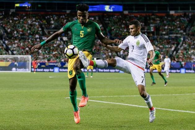 Mexico forward Orbelín Pineda (R) and Jamaica defender Alvas Powell (L) battle for the ball in the second half in their CONCACAF Gold Cup match at Authority Field in Denver, Colorado, USA, 13 July 2017. Mexico - Jamaica !ACHTUNG: NUR REDAKTIONELLE NUTZUNG!  Copyright: xIsaiahxJ.xDowningx GDC123 20170714-636356133274449512