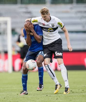 13.07.2017, Cashpoint Arena, Altach, AUT, UEFA EL, Cashpoint SCR Altach vs FC Dinamo Brest, Qualifikation, 3. Runde, Hinspiel, im Bild Nivaldo Ferreira, (Dinamo Brest, 85) und Simon Piesinger, (SCR Altach, 21) during the UEFA Europaleague Qualifier 3rd round, 1st leg match between Cashpoint SCR Altach and FC Dinamo Brest at the Cashpoint Arena in Altach, Austria on 2017 07 13. Altach  EP_rin  
