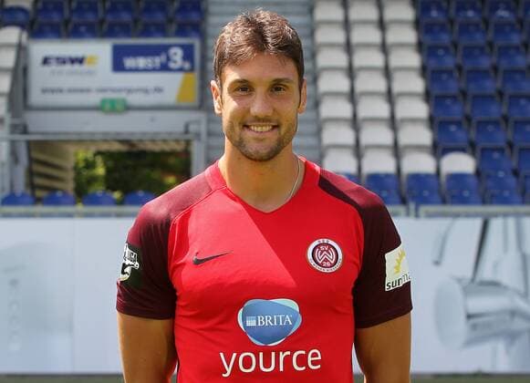 13.07.2017, xsvx, Fussball 3.Liga, SV Wehen Wiesbaden Fototermin, Fußball, GER 3.Liga PortraÌˆttermin 2017 2018, emonline, Kevin Pezzoni (SV Wehen Wiesbaden) Wiesbaden