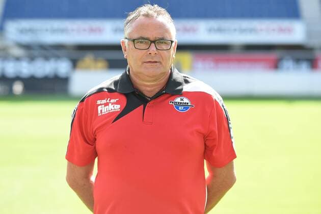 Fußball 3. Liga, Porträttermin 2017 2018 Porträttermin SC Paderborn 07 am 13.07.2017 in der Benteler-Arena in Paderborn Zeugwart Michael Heppner (Paderborn) MT