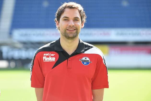 Fußball 3. Liga, Porträttermin 2017 2018 Porträttermin SC Paderborn 07 am 13.07.2017 in der Benteler-Arena in Paderborn Teammanager Ole Siegel (Paderborn) MT