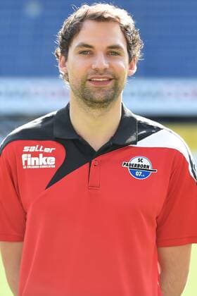 Fußball 3. Liga, Porträttermin 2017 2018 Porträttermin SC Paderborn 07 am 13.07.2017 in der Benteler-Arena in Paderborn Teammanager Ole Siegel (Paderborn) MT
