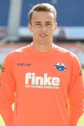 Fußball 3. Liga, Porträttermin 2017 2018 Porträttermin SC Paderborn 07 am 13.07.2017 in der Benteler-Arena in Paderborn Torwart Leopold Zingerle (Paderborn) MT