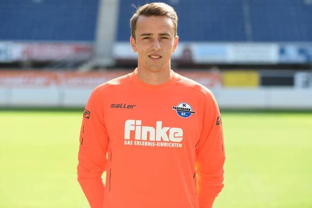 Fußball 3. Liga, Porträttermin 2017 2018 Porträttermin SC Paderborn 07 am 13.07.2017 in der Benteler-Arena in Paderborn Torwart Leopold Zingerle (Paderborn) MT