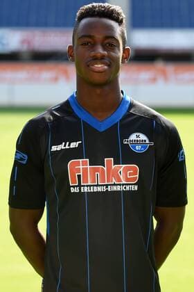 Fußball 3. Liga, Porträttermin 2017 2018 Porträttermin SC Paderborn 07 am 13.07.2017 in der Benteler-Arena in Paderborn Christopher Antwi-Adjej (Paderborn) MT