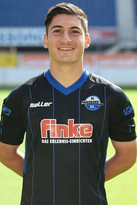 Fußball 3. Liga, Porträttermin 2017 2018 Porträttermin SC Paderborn 07 am 13.07.2017 in der Benteler-Arena in Paderborn Fatih Ufuk (Paderborn) MT