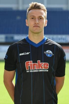 Fußball 3. Liga, Porträttermin 2017 2018 Porträttermin SC Paderborn 07 am 13.07.2017 in der Benteler-Arena in Paderborn Leon Fesser (Paderborn) MT