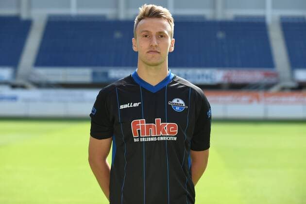 Fußball 3. Liga, Porträttermin 2017 2018 Porträttermin SC Paderborn 07 am 13.07.2017 in der Benteler-Arena in Paderborn Leon Fesser (Paderborn) MT