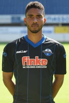 Fußball 3. Liga, Porträttermin 2017 2018 Porträttermin SC Paderborn 07 am 13.07.2017 in der Benteler-Arena in Paderborn Darryl Geurts (Paderborn) MT