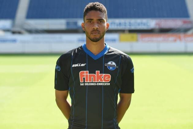 Fußball 3. Liga, Porträttermin 2017 2018 Porträttermin SC Paderborn 07 am 13.07.2017 in der Benteler-Arena in Paderborn Darryl Geurts (Paderborn) MT