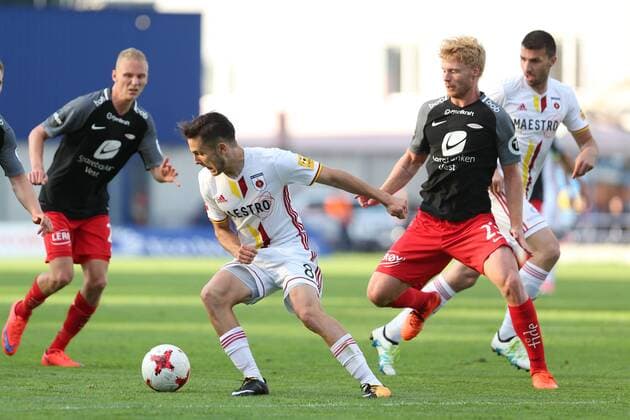 RUZOMBEROK 13.07.2017 PILKA NOZNA SEZON 2017 18 LIGA EUROPY II RUNDA ELIMINACJI MFK RUZOMBEROK - SK BRANN NZ. DALIBOR TAKAC (MFK RUZOMBEROK) RUBEN KRISTIANSEN (SK BRANN) FOT. MICHAL CHWIEDUK FOKUSMEDIA NEWSPIX.PL RUZOMBEROK 13.07.2017 SPORT FOOTBALL SEASON 2017 18 EUROPA LEAGUE II ROUND QUALIFICATION SECOND ROUND MFK RUZOMBEROK - SK BRANN FOT. MICHAL CHWIEDUK FOKUSMEDIA NEWSPIX.PL --- Newspix.pl  170713CHW060