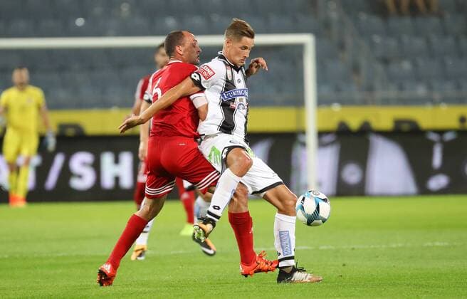 SOCCER - UEFA EL quali, Sturm vs Podgorica GRAZ,AUSTRIA,13.JUL.17 - SOCCER - UEFA Europa League qualification, SK Sturm Graz vs FK Mladost Podgorica. Image shows Mirko Raicevic (Podgorica) and Thorsten Roecher (Sturm). GEPAxpictures xChristianxWalgram