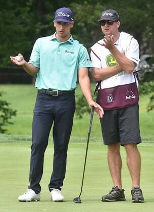 SILVIS, IL - JULY 13: Dominic Bozzelli discusses his upcoming putt on the No. 6 hole with his caddy during the first round of the John Deere Classic, July 13, 2017, at TPC Deere Run, Silvis, IL. (Photo by Keith Gillett Icon Sportswire) GOLF: JUL 13 PGA Golf Herren - John Deere Classic - First Round Icon17070130361 EDITORIAL USE ONLY