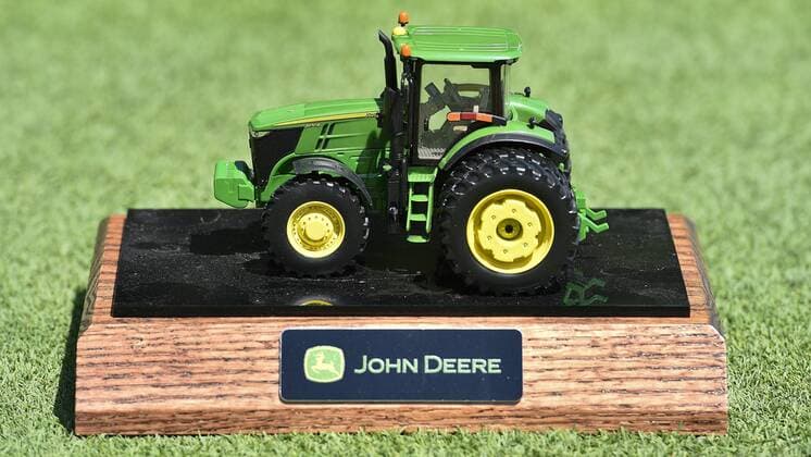 SILVIS, IL - JULY 13: A detailed view of the tee marker on the fifth hole during the first round of the John Deere Classic at TPC Deere Run on July 13, 2017 in Silvis, Illinois. (Photo by Quinn Harris Icon Sportswire) GOLF: JUL 13 PGA Golf Herren - John Deere Classic - First Round Icon1771300039 EDITORIAL USE ONLY