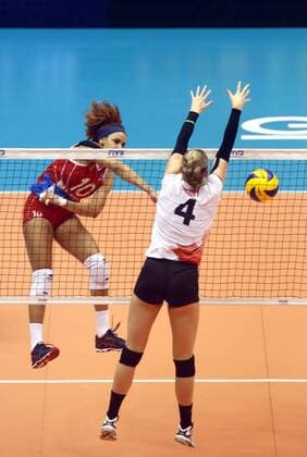 Canadian Kyla Richey (R) in action front Puerto Rican Jennifer Quesada (L) during their women s Volleyball Grand Prix match between Puerto Rico and Canada at Roberto Clemente coliseum in San Juan, Puerto Rico, 14 July 2017. Puerto Rico vs. Canada !ACHTUNG: NUR REDAKTIONELLE NUTZUNG!  Copyright: xThaisxLlorcax PRC017 20170715-636356911810313350