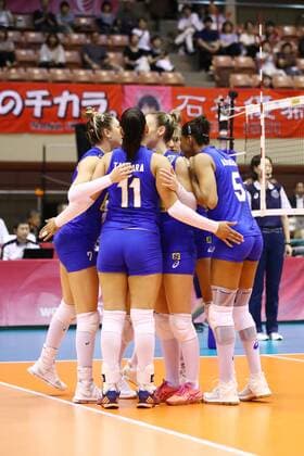 Brazil team group Mannschaftsbild Totale (BRA), JULY 15, 2017 - Volleyball : FIVB Volleyball World League SENDAI 2017 match between Brazil 0-3 Thailand at Kamei Arena Sendai, in Sendai, Japan. Noxthirdxpartyxsales  (ipha039660)