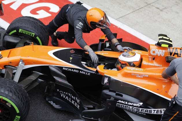 Motorsports: FIA Formula One World Championship WM Weltmeisterschaft 2017, Grand Prix of Great Britain, 2 Stoffel Vandoorne (BEL, McLaren Honda), Silverstone Great Britain xHOCHxZWEIx