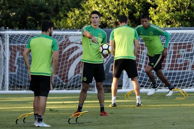 Mexican National soccer team s players Rodolfo Pizarro (L) and Jesus Molina (R) during a training of the team held at Trinity University in San Antonio, Texas, USA on 15 July 2017. Mexico will face Curazao in the Golden Cup 2017. MEXICO TRAINING !ACHTUNG: NUR REDAKTIONELLE NUTZUNG!  Copyright: xJosexMendezx JME02 20170715-636357423220297994