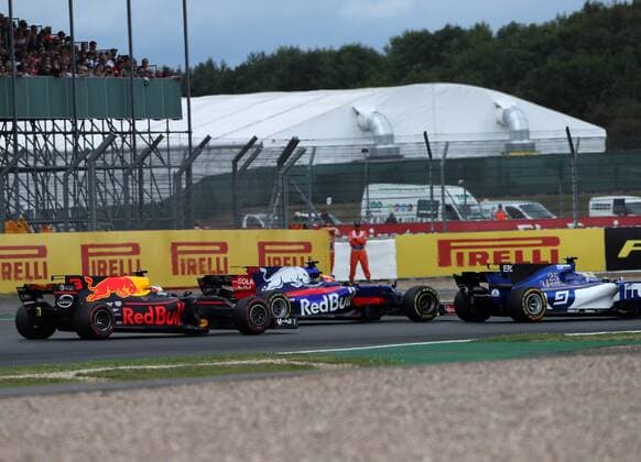 British Grand Prix, Silverstone 13 - 16 July 2017 16.07.2017 - Race, Daniel Ricciardo (AUS) Red Bull Racing RB13, Daniil Kvyat (RUS) Scuderia Toro Rosso STR12 and Marcus Ericsson (SUE) Sauber C36 