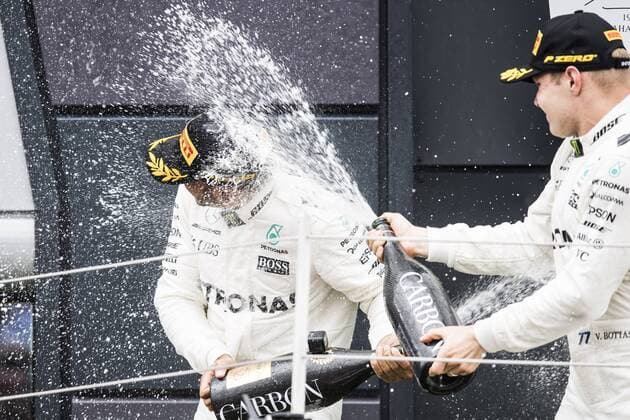 Motorsports: FIA Formula One World Championship WM Weltmeisterschaft 2017, Grand Prix of Great Britain, 44 Lewis Hamilton (GBR, Mercedes AMG Petronas F1 Team), 77 Valtteri Bottas (FIN, Mercedes AMG Petronas F1 Team), Silverstone Great Britain xHOCHxZWEIx