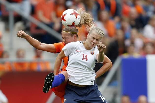 (L-R) Anouk Dekker of Holland Women, Ada Hegerberg of Norway women during the UEFA WEURO 2017 Group A group stage match between The Netherlands and Norway at the Galgenwaard Stadium on July 16, 2017 in Utrecht, The Netherlands Women: The Netherlands v Norway UEFA WEURO 2017 2017 2018 xVIxVIxImagesx xMauricexvanxSteenxIVx 8238415
