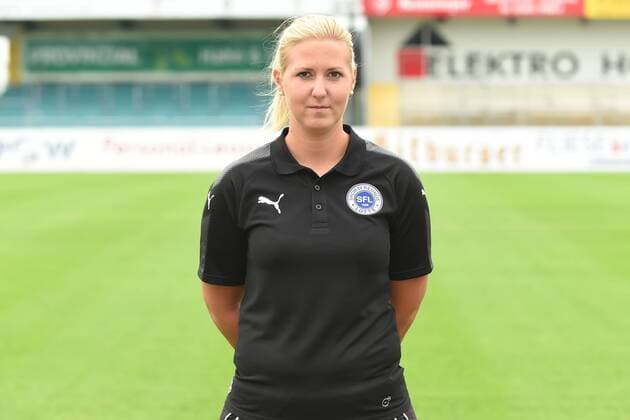 Fußball 3. Liga, Porträttermin 2017 2018 Sportfreunde Lotte am 16.07.2017 im Frimo Stadion in Lotte Physiotherapeutin Melanie Hubert (Lotte) MT