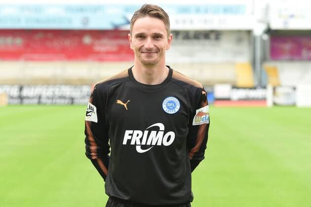 Fußball 3. Liga, Porträttermin 2017 2018 Sportfreunde Lotte am 16.07.2017 im Frimo Stadion in Lotte Torwart Benedikt Fernandez (Lotte) MT