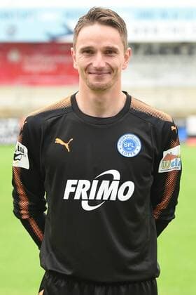 Fußball 3. Liga, Porträttermin 2017 2018 Sportfreunde Lotte am 16.07.2017 im Frimo Stadion in Lotte Torwart Benedikt Fernandez (Lotte) MT