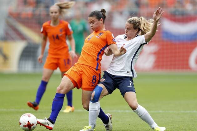 (L-R) Sherida Spitse of Holland Women, Ingrid Schjelderup of Norway women during the UEFA WEURO 2017 Group A group stage match between The Netherlands and Norway at the Galgenwaard Stadium on July 16, 2017 in Utrecht, The Netherlands Women: The Netherlands v Norway UEFA WEURO 2017 2017 2018 xVIxVIxImagesx xMauricexvanxSteenxIVx 8238572