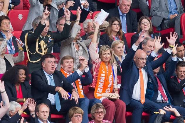 Utrecht, Netherlands 16.07.2017, Frauen-EM, 2017, women s Euro 2017, Gruppe A, Niederlande - Norwegen, Koenig Willem-Alexander und Koenigin Maxima von den niederlanden machen bei der Laola mit ( DeFodi001
