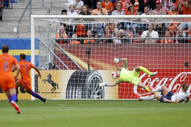 Fußball, Frauen EM, Niederlande - Norwegen (L-R) Sherida Spitse of Holland Women, Shanice van de Sanden of Holland Women, goalkeeper Ingrid Hjelmseth of Norway women, Nora Berge of Norway women 1-0 during the UEFA WEURO 2017 Group A group stage match between The Netherlands and Norway at the Galgenwaard Stadium on July 16, 2017 in Utrecht, The Netherlands Women: The Netherlands v Norway UEFA WEURO 2017 2017 2018 xVIxVIxImagesx xMauricexvanxSteenxIVx 8239730