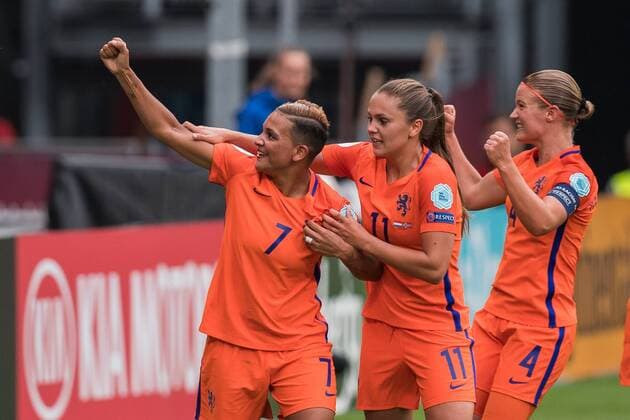 Fußball, Frauen EM, Niederlande - Norwegen (L-R) Shanice van de Sanden of Holland Women, Lieke Martens of Holland Women, Mandy van den Berg of Holland Women during the UEFA WEURO 2017 Group A group stage match between The Netherlands and Norway at the Galgenwaard Stadium on July 16, 2017 in Utrecht, The Netherlands Women: The Netherlands v Norway UEFA WEURO 2017 2017 2018 xVIxVIxImagesx xGerritxvanxKeulenxIVx 8239757