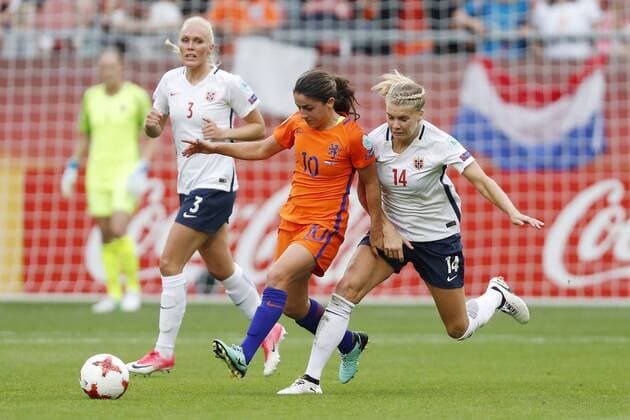 Fußball, Frauen EM, Niederlande - Norwegen (L-R) Maria Thorisdottir of Norway women, Danielle van de Donk of Holland Women, Ada Hegerberg of Norway women during the UEFA WEURO 2017 Group A group stage match between The Netherlands and Norway at the Galgenwaard Stadium on July 16, 2017 in Utrecht, The Netherlands Women: The Netherlands v Norway UEFA WEURO 2017 2017 2018 xVIxVIxImagesx xMauricexvanxSteenxIVx 8239840