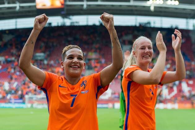 Utrecht, Netherlands 16.07.2017, UEFA Frauen-EM, 2017, women s Euro 2017, Gruppe A, Niederlande - Norwegen, Shanice van de Sanden (NED) und Stephanie van der Gragt (NED) jubeln nach dem 1:0 sieg ( DeFodi001