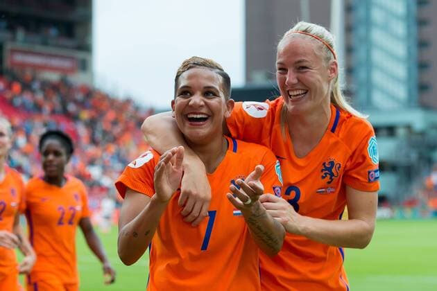Utrecht, Netherlands 16.07.2017, UEFA Frauen-EM, 2017, women s Euro 2017, Gruppe A, Niederlande - Norwegen, Shanice van de Sanden (NED) und Stephanie van der Gragt (NED) jubeln nach dem 1:0 sieg ( DeFodi001