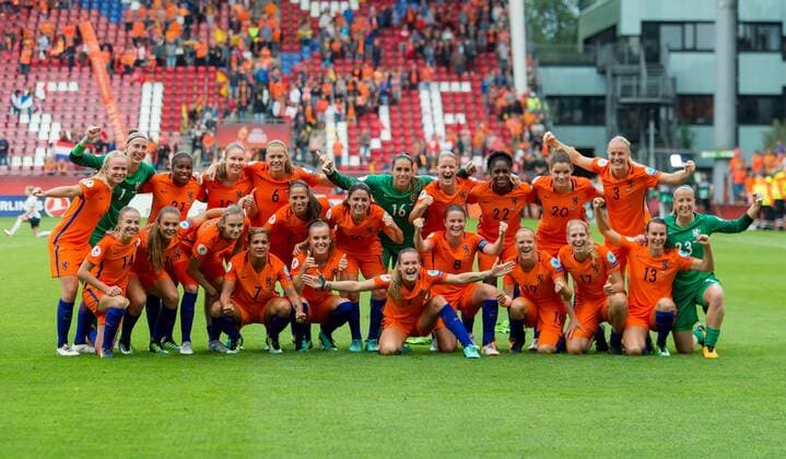 Utrecht, Netherlands 16.07.2017, UEFA Frauen-EM, 2017, women s Euro 2017, Gruppe A, Niederlande - Norwegen, die Mannschaft von den Niderlanden jubelt nach dem 1:0 sieg ( DeFodi001