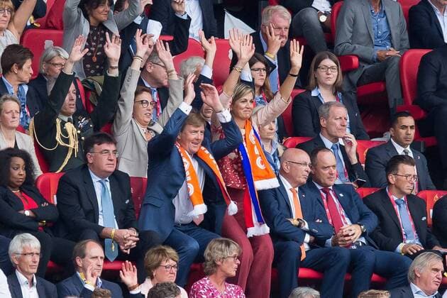 Utrecht, Netherlands 16.07.2017, UEFA Frauen-EM, 2017, women s Euro 2017, Gruppe A, Niederlande - Norwegen, Koenig Willem-Alexander und Koenigin Maxima von den Niederlanden machen bei der Laola mit ( DeFodi001