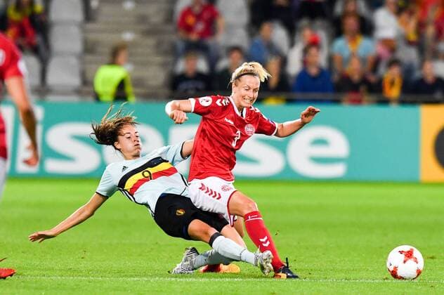 Zweikampf Tessa Wullaert (Belgien) (9) Janni Arnth Jensen (Daenemark, Denmark) (3), Fussball, UEFA Women s EURO 2017, Dänemark - Belgien, xmkx