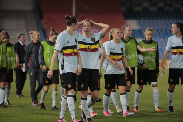 DOETINCHEM, THE NETHERLANDS - JULY 16 : Lenie Onzia forward of Belgium looks dejected on the final whistle after the defeat during the UEFA Women s EURO 2017 Group Stage match in Group A between Denmark and Belgium at stadium De Vijverberg on July 16, 2017 in Doetinchem The Netherlands, 16 07 17 FOOTBALL : UEFA EURO 2017 Dames - Group A - Danemark vs Belgique - 16 07 2017 PHOTONEWS PANORAMIC 