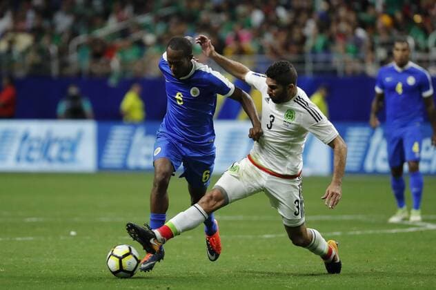 Mexico s Jair Pereira (R) vies for the ball with Quenten Martinus (L) of Curacao during a Gold Cup match between Mexico and Curacao held at Alamodome Stadium in San Antonio, Texas, USA, 16 July 2017. MEXICO VS. CURACAO !ACHTUNG: NUR REDAKTIONELLE NUTZUNG!  Copyright: xJOSExMENDEZx JME031 20170717-636358593621247510